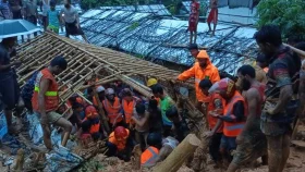 রোহিঙ্গা ক্যাম্পে পাহাড় ধসে শিশুর মৃত্যু