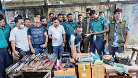 টঙ্গীতে অভিযানে হেরোইন ও দেশীয় অস্ত্র উদ্ধার