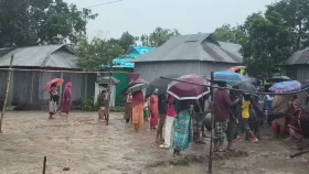 প্রেম করে বিয়ে, তিন মাস না হতেই জীবন দিলো মুন্নি