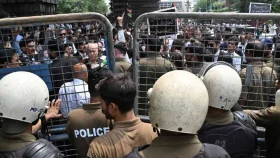ইমরান খানের মুক্তির দাবিতে পাকিস্তানজুড়ে বিক্ষোভ