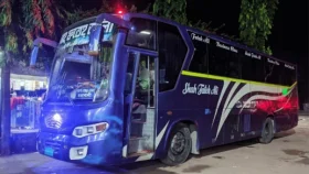 নিয়ন্ত্রণ হারানো বাস শ্রমিকদের ওপর উঠে নিহত ৬ আহত ১৮