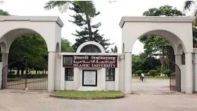 বান্ধবীদের আপত্তিকর ছবি তুলে প্রেমিককে পাঠাতেন ইবির ছাত্রী