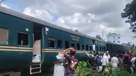 বগি লাইনচ্যুত, ঢাকা-ময়মনসিংহ ট্রেন চলাচল বন্ধ