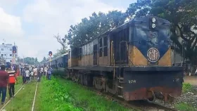 ৭ ঘণ্টা পর ট্রেন চলাচল স্বাভাবিক