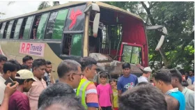 নাটোরে বাস-ভুটভুটির সংঘর্ষে নিহত ৩