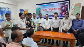 শৈলকুপায় কৃষকের মাঝে পেঁয়াজের বীজ বিতরণ