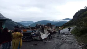 হিমাচলে বাস উল্টে নিহত ৮, আহত ১০