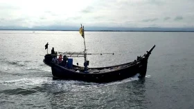 তিন জেলেকে ধরে নিয়ে গেলো আরাকান আর্মি