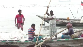 ইলিশের অভাবে জেলে পল্লিতে হাহাকার