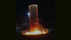 কুষ্টিয়ায় &lsquo;জয় বাংলা, স্লোগান দিয়ে জুলাই স্মৃতিস্তম্ভে আগুন