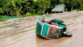 দেড় বছরেও শেষ হয়নি সড়ক সংস্কারের কাজ