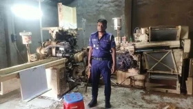 কুষ্টিয়ায় গরুর খামারের আড়ালে সিগারেটের কারখানা