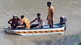 পাকিস্তানে বরযাত্রীবাহী অটোরিকশা খালে: নিহত ৬ শিশুসহ ১২ জন