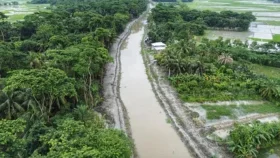 খাল পুনঃখনন শেষে ২২ লাখ টাকা ফেরত দিলেন ইউএনও