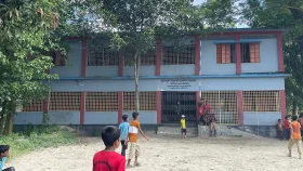 ৮৭ বছরেও হয়নি স্কুলের নিজস্ব রাস্তা