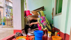গ্যাসের শহর ব্রাহ্মণবাড়িয়ায় মাটির চুলাই ভরসা