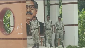 টুঙ্গিপাড়ায় বঙ্গবন্ধুর সমাধি ঘিরে নিরাপত্তা জোরদার&lrm;