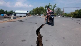 ইন্দোনেশিয়ায় ৭.৭ মাত্রার ভূমিকম্প : প্রাণহানি বেড়ে ৪৭