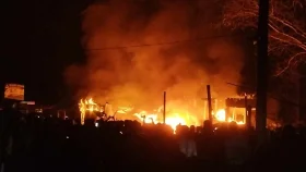 অগ্নিকাণ্ডে তেলের মিলসহ ১০ দোকান পুড়ে ছাই