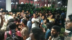 ঢাবিতে শিক্ষার্থী হেনস্তা : হল প্রভোস্টের পদত্যাগ দাবি