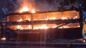 ঢাকাগামী রয়েল কক্স পরিবহনে ভয়াবহ আগুন