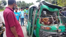 পাকুন্দিয়ায় সড়ক দুর্ঘটনায় নিহত ১, আহত ৪