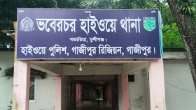 কাভার্ড ভ্যানের ধাক্কায় প্রাণ গেলো বাইসাইকেল আরোহীর
