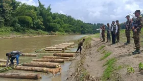 লক্ষ্মীছড়ির ধুরুং নদী থেকে অবৈধ পাহাড়িকাঠ ও বাঁশ উদ্ধার