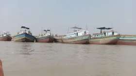 পদ্মায় অবাধে বালু উত্তোলন, বাড়ছে ভাঙন