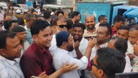 রাষ্ট্রপতি নির্বাচিত হলেন মির্জা ফখরুল, ঠাকুরগাঁওয়ে মিষ্টি বিতরণ