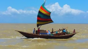 বিলুপ্তির পথে মোরেলগঞ্জের পালতোলা নৌকা