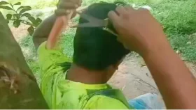 যে কারণে ১৭ বছর ধরে নিজের চুল নিজেই কাটেন শিবির নেতা