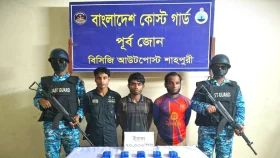 বিপুল পরিমাণ ইয়াবাসহ ৪ কারবারি আটক