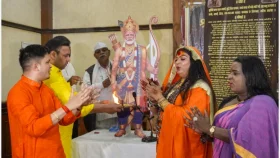 দিল্লির প্রেস ক্লাবে মোদির মূর্তি বানিয়ে পূজা!