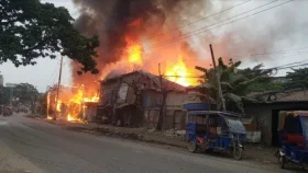 নারায়ণগঞ্জে ৪ ঝুটের গুদাম ও ৩ ইজিবাইক গ্যারেজ পুড়ে ছাই