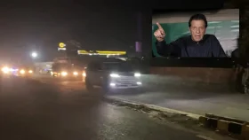 হাসপাতালে নেওয়া হয়েছে ইমরান খানকে