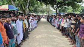 ঝিনাইদহে ড্রাগন বাজার রেজিস্ট্রেশনের দাবিতে মানববন্ধন