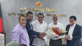 সচিবালয়ে অফিস করছেন স্থানীয় সরকারমন্ত্রী মঈন খান