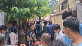সন্তানরা আটকা, পাশের কক্ষে ছিলো মায়ের মরদেহ