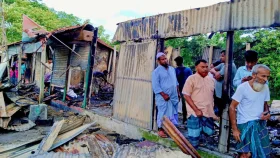 পৌজান বাজারে অগ্নিকাণ্ড, ছয় দোকান পুড়ে ছাই