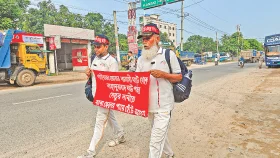 সেতুর দাবিতে বাবা-ছেলের দীর্ঘ পদযাত্রা