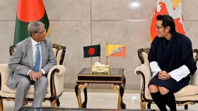 ঢাকায় ভুটানের রাজার যাত্রাবিরতি, রাষ্ট্রপতির সঙ্গে সৌজন্য সাক্ষাৎ