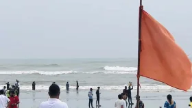 কক্সবাজারে গোসলে নেমে পর্যটকের মৃত্যু, নিখোঁজ ১