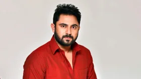 বকেয়া টাকা চাওয়ায় কাঠমিস্ত্রিকে মারলেন অভিনেতা