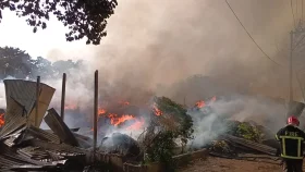 গাজীপুরে ঝুটের গোডাউনে আগুন নিয়ন্ত্রণে ৫ ইউনিট