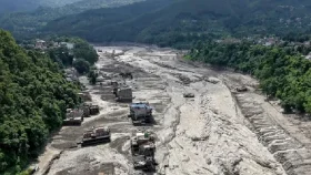 বন্যায় নেপাল ও চীনের দেড় হাজার মানুষ নিখোঁজ