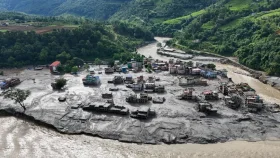 নেপাল-তিব্বতে আকস্মিক বন্যা : প্রাণহানি বেড়ে ৩৯০