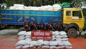 ভারতে পাচারের চেষ্টাকালে ২৪ টন সার উদ্ধার