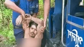 ডাব চোরকে ধরল ভিমরুল