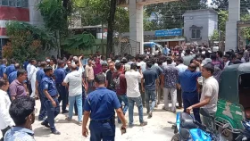 টাঙ্গাইলে ওষুধ কেলেঙ্কারির সঙ্গে জড়িতদের শাস্তির দাবিতে বিক্ষোভ